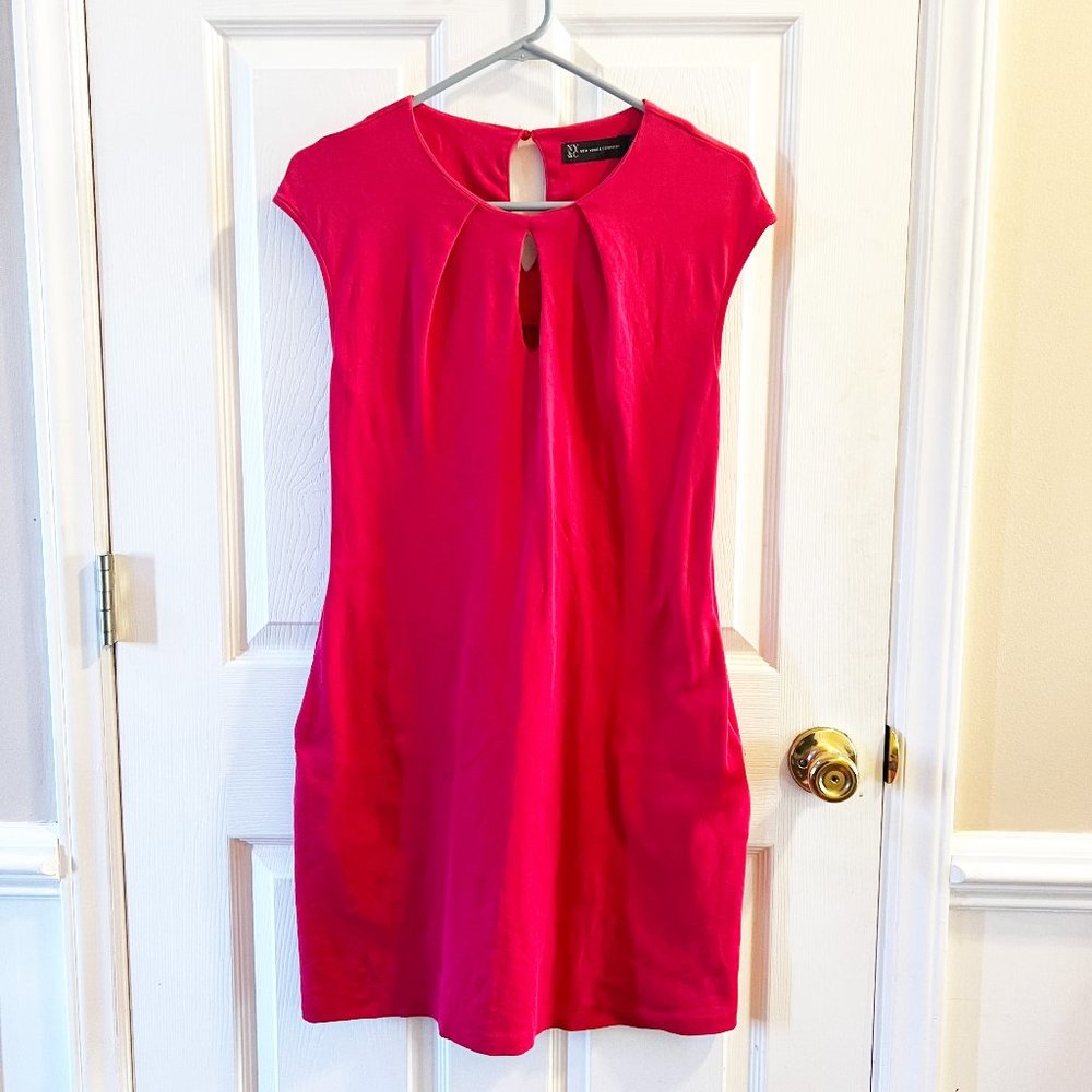 New York & Company Pleated Keyhole Cotton Shift Pocket Dress (Size S)